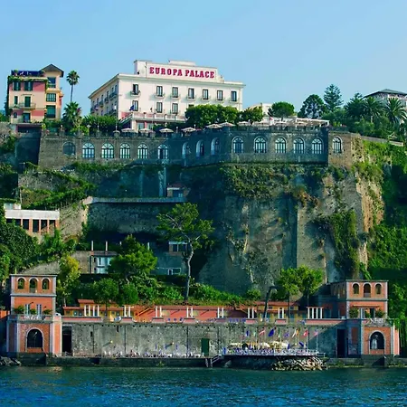 Отель Grand Europa Palace 4*