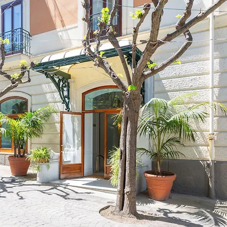 Grand Europa Palace Ξενοδοχείο 4*